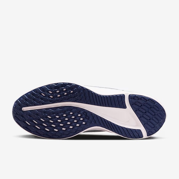 Brand New Nike Quest 5 Premium Women's Road Running Shoes FB6944-100 - Picture 4 of 9